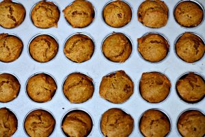 Pumpkin Applesauce Mini-Muffins