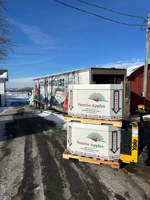 Sunrise Orchards Donates 12,000 Pounds of Apples to Second Harvest